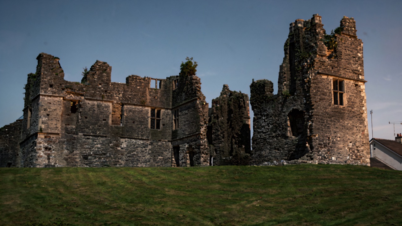 The full ruined manor house of Castle Caulfield on its grassy mound at the edge of the village