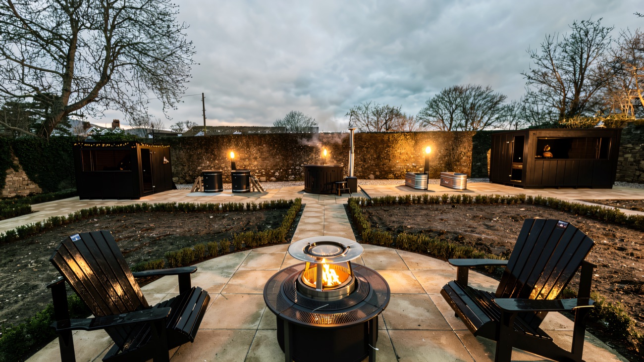 The walled garden with sauna cabins, hot tub and fire pit