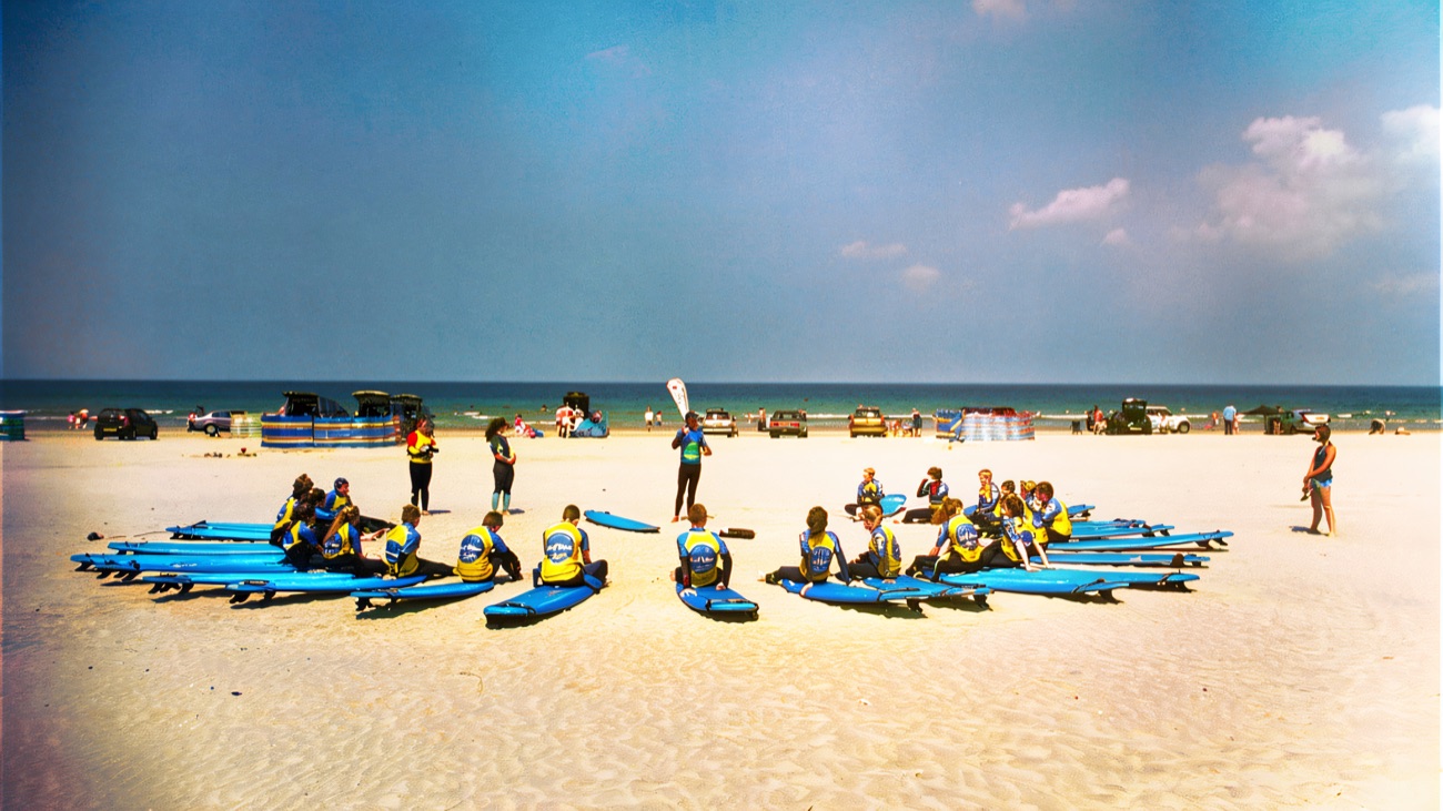 Lesson circle on the wide open Benone strand, cars parked on the sand