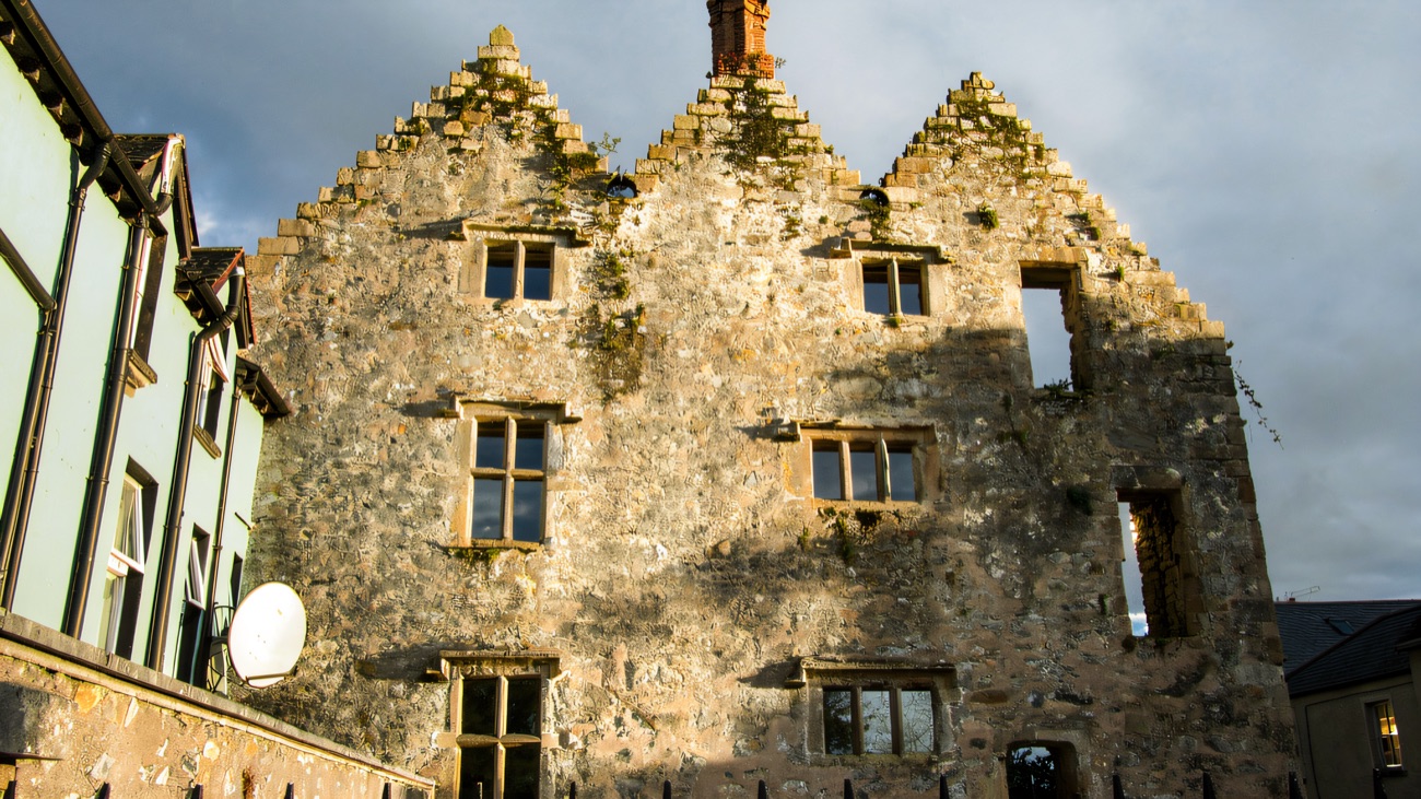 A straight-on view of the triple crow-stepped gables and mullioned windows.