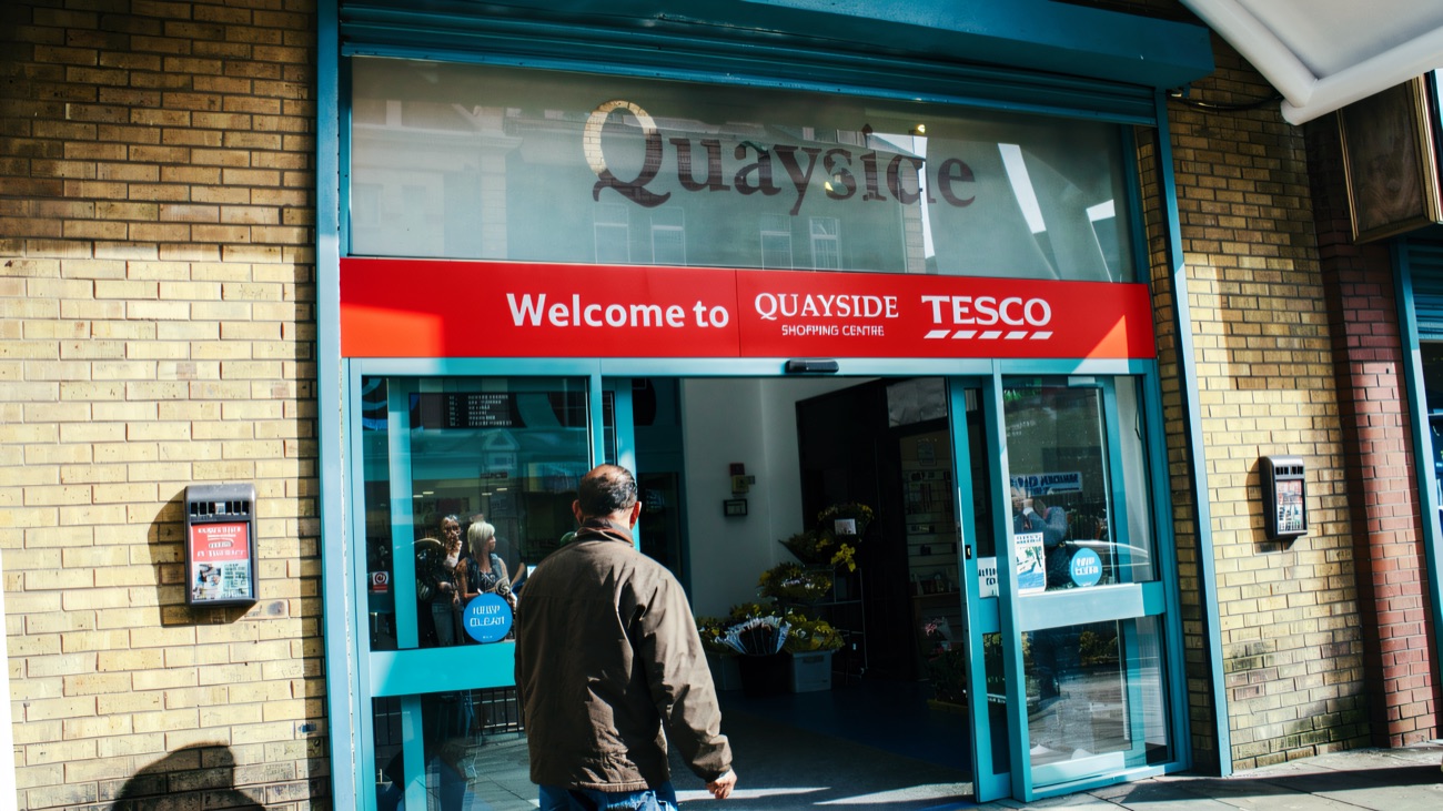 The Welcome to Quayside and Tesco entrance doors seen from inside the centre
