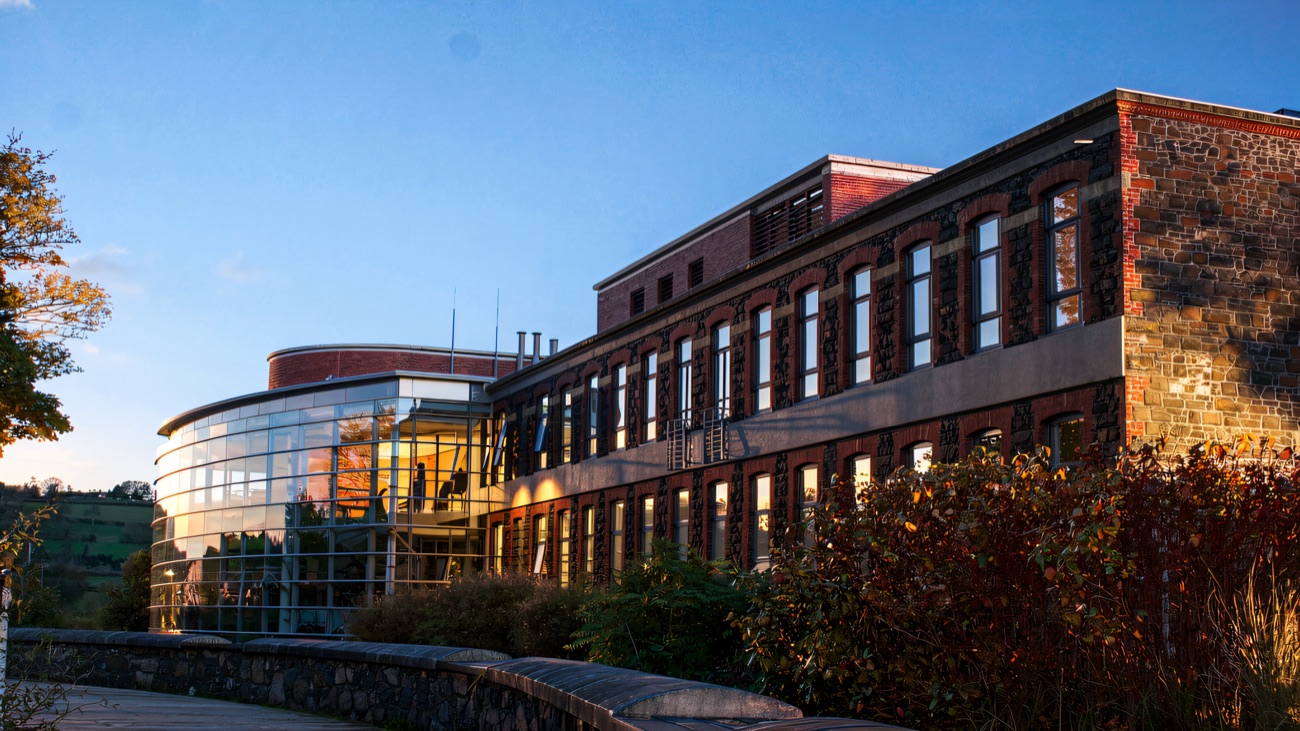 The riverside walkway approach to the mill and theatre